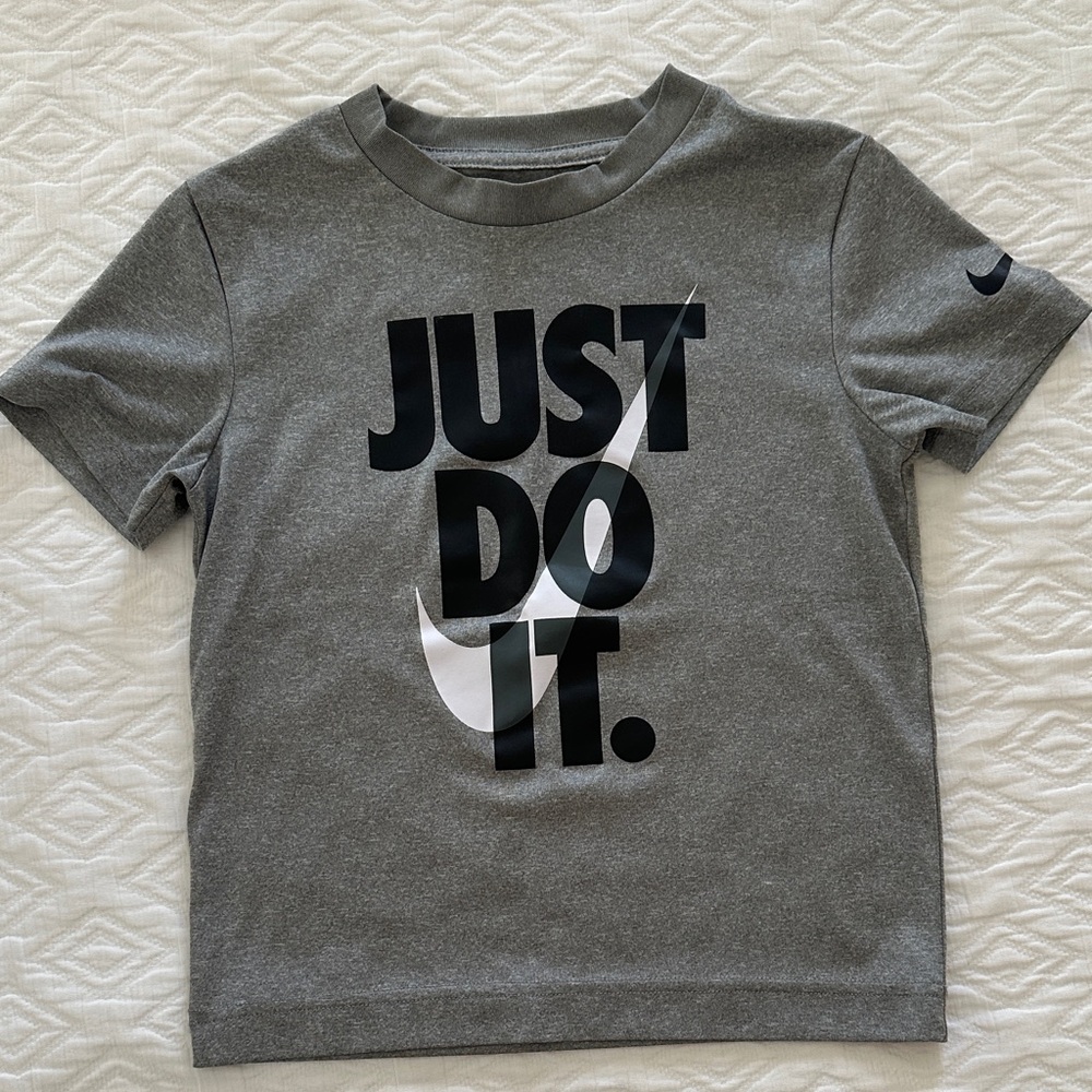 Nike Kids Gray 'Just Do It' T-Shirt 5T